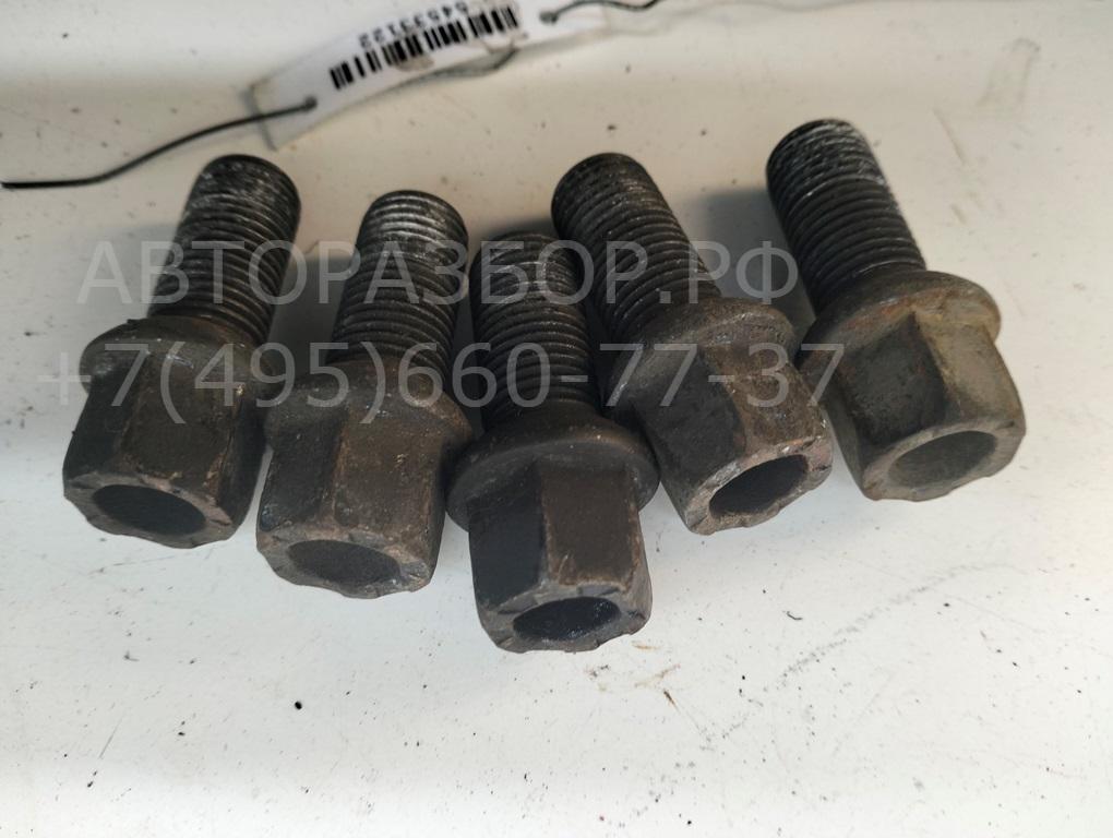 Болт колесный