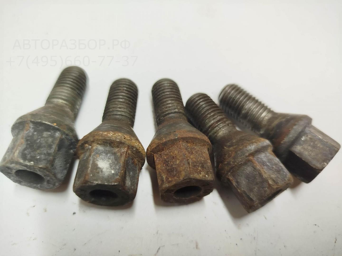 Болт колесный