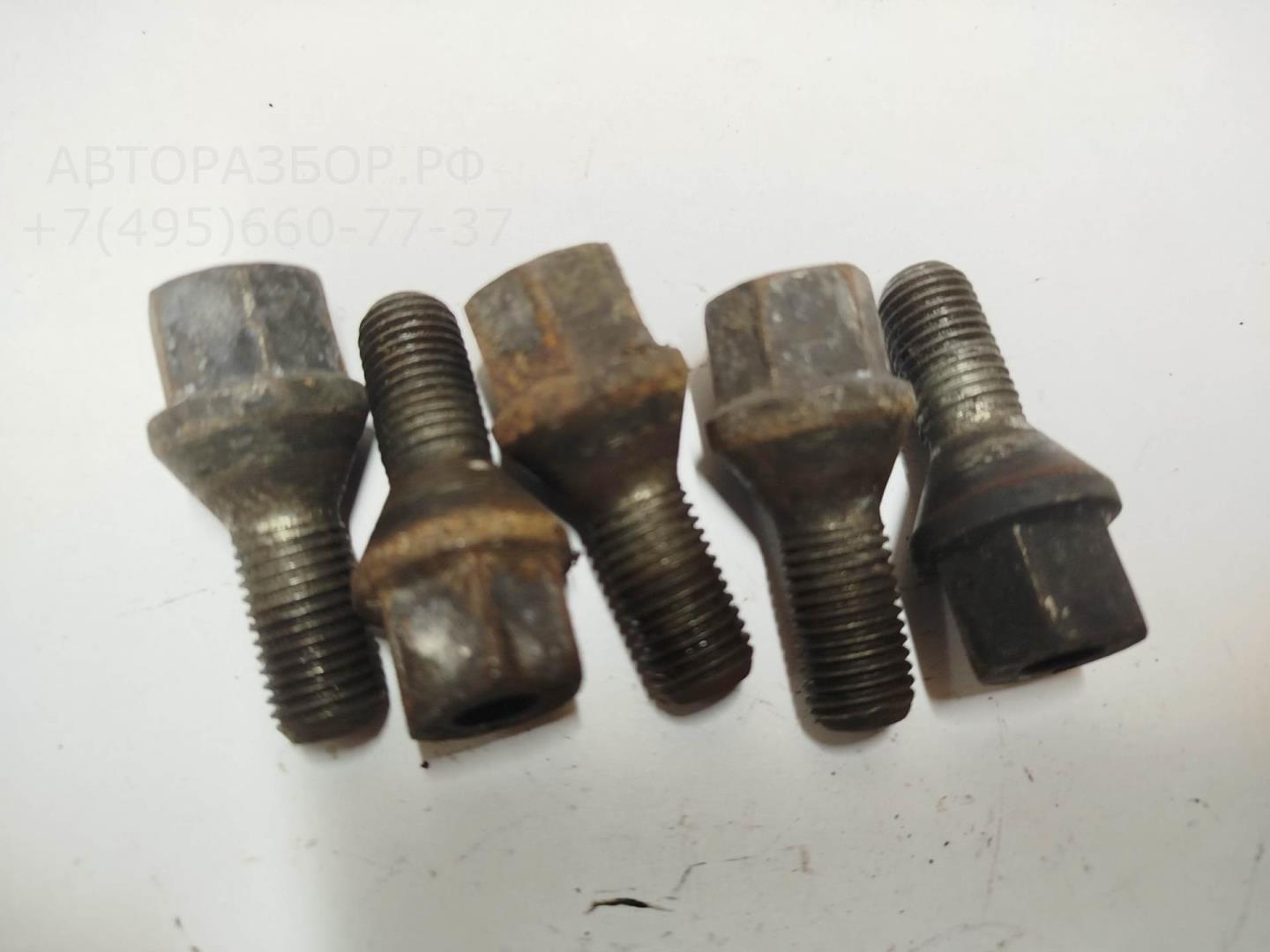 Болт колесный