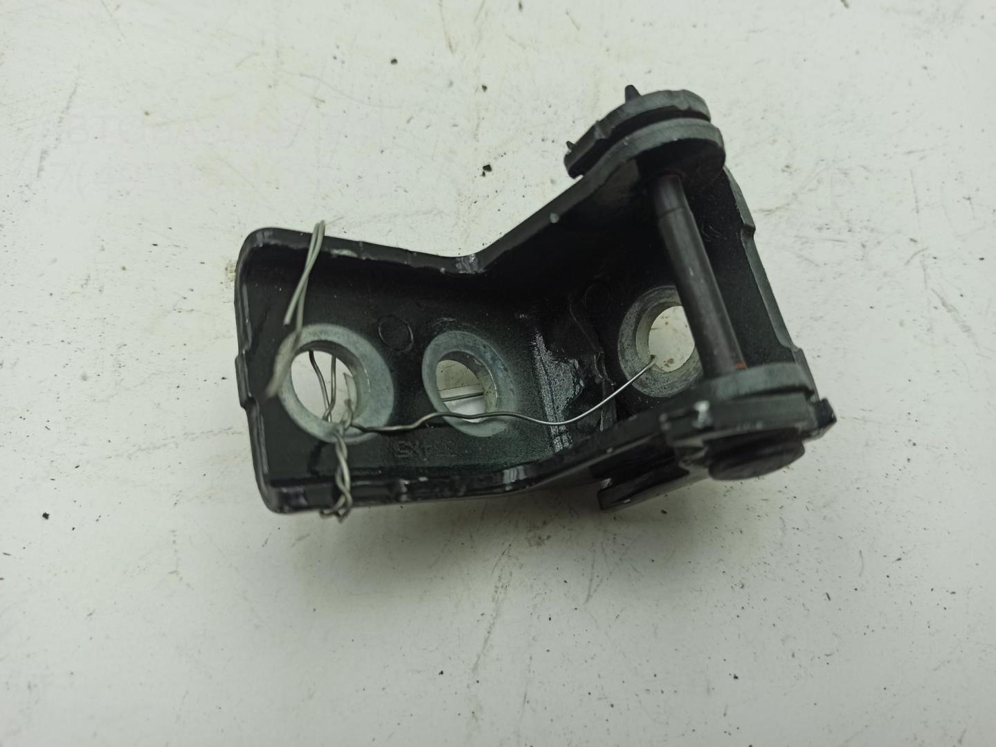 Петля двери