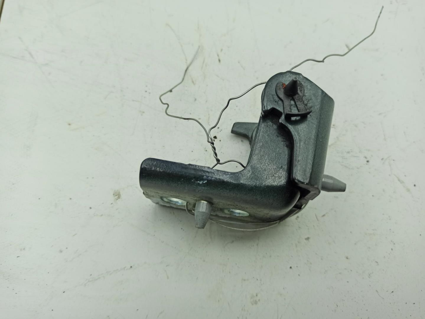 Петля двери