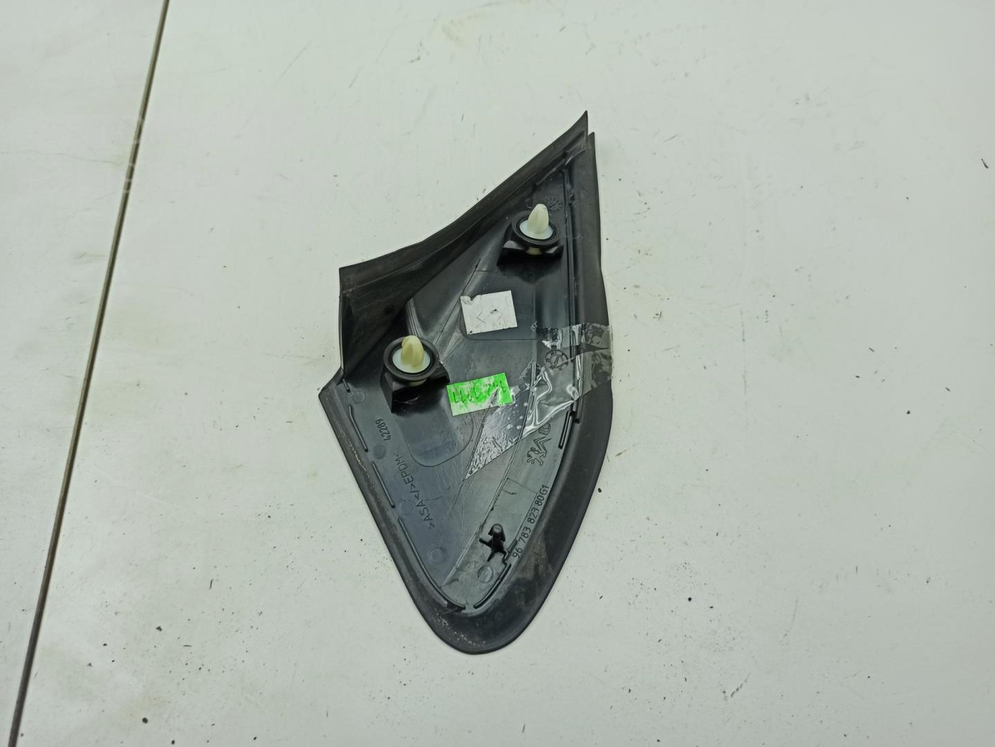 Накладка переднего крыла левого