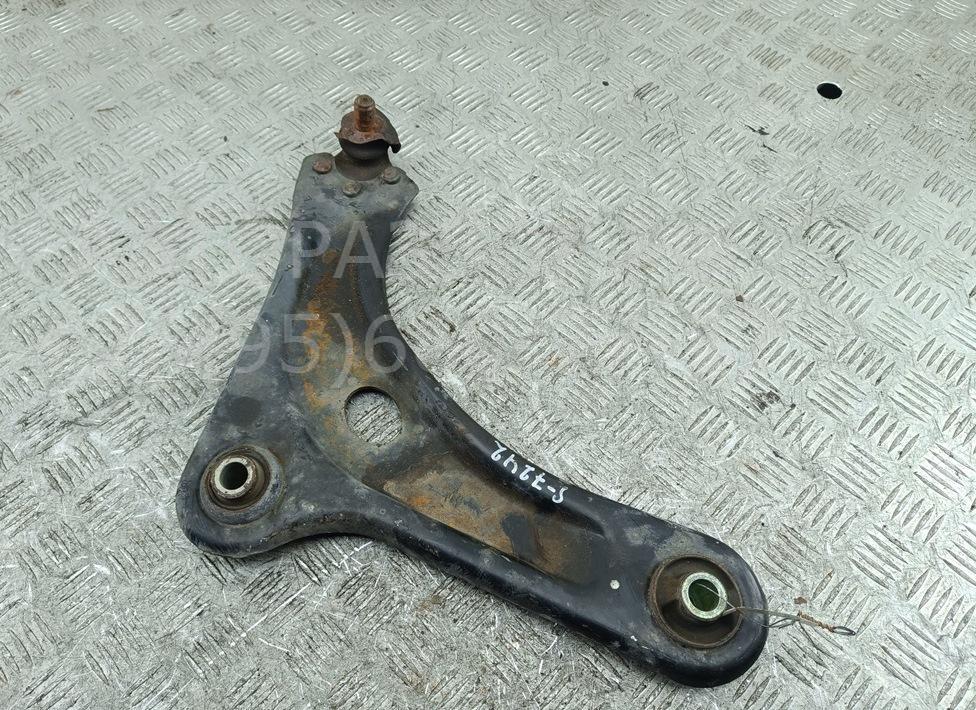Рычаг передний правый