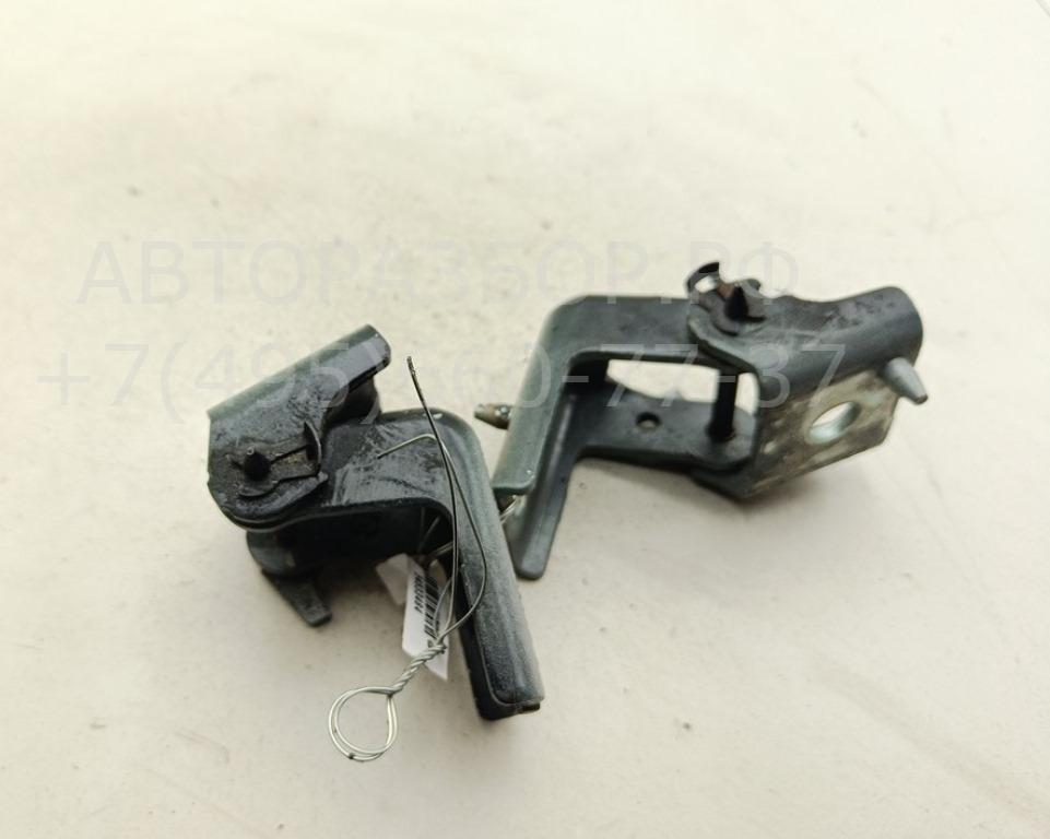 Петля двери