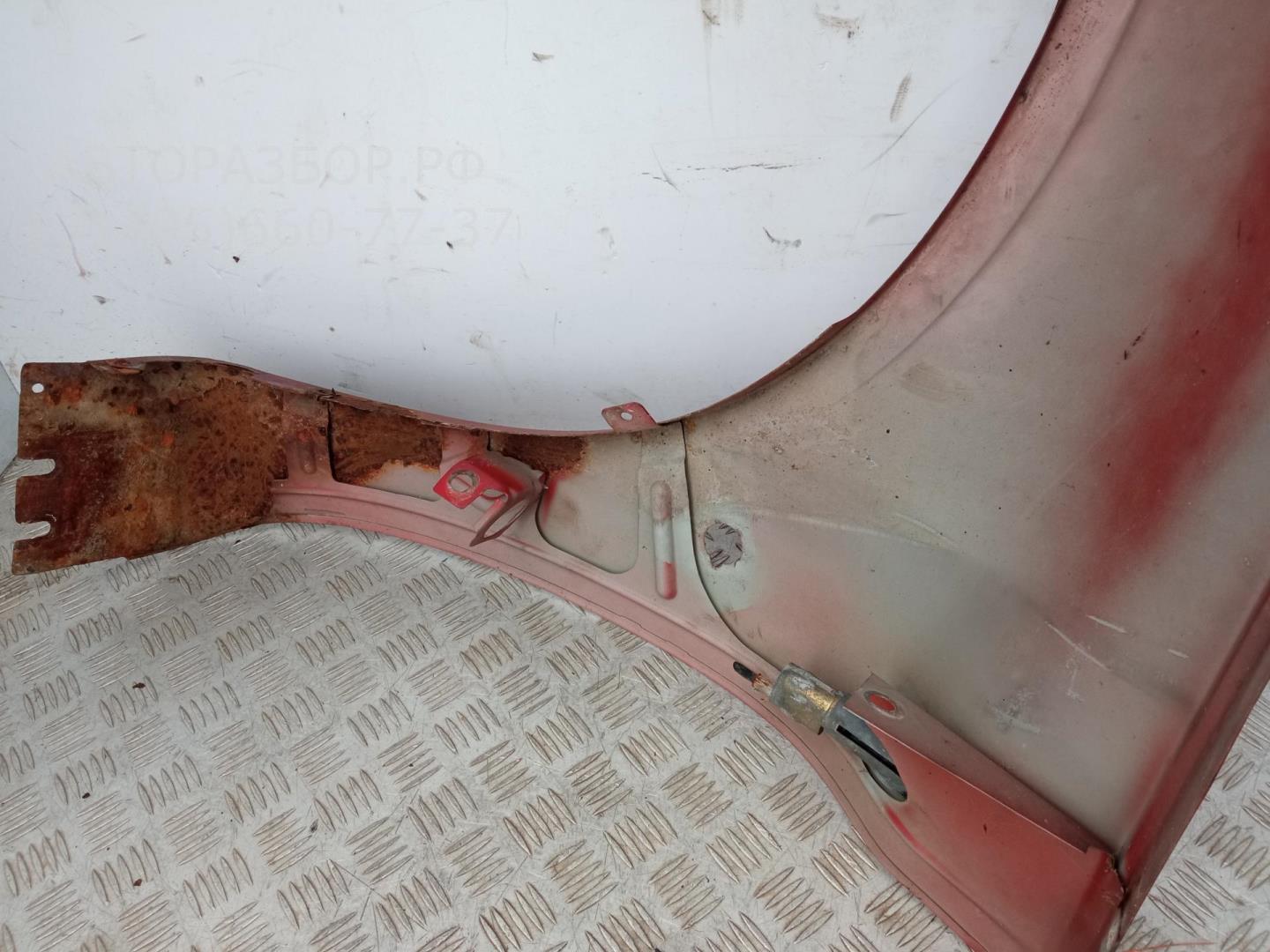 Крыло переднее правое