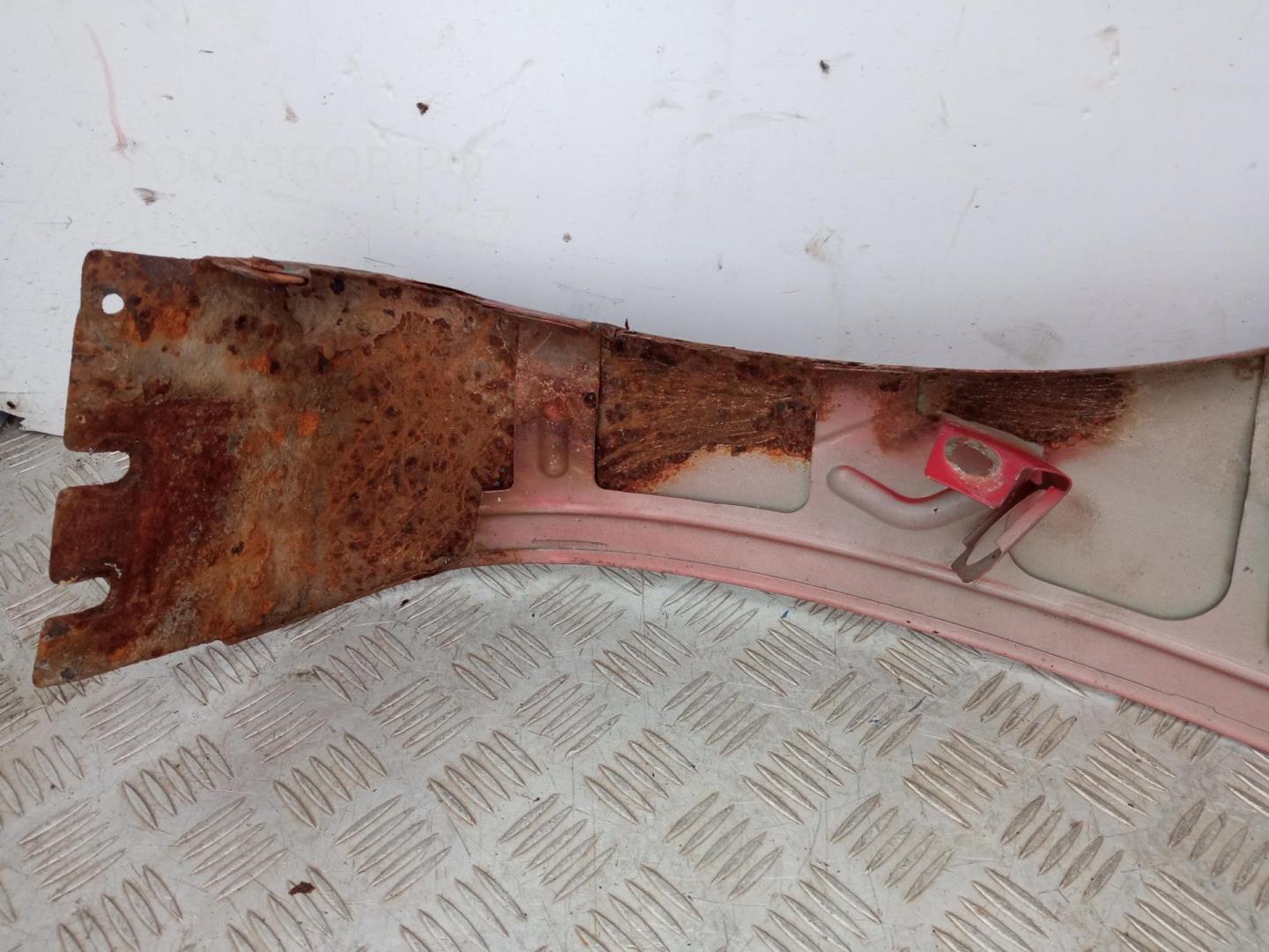 Крыло переднее правое