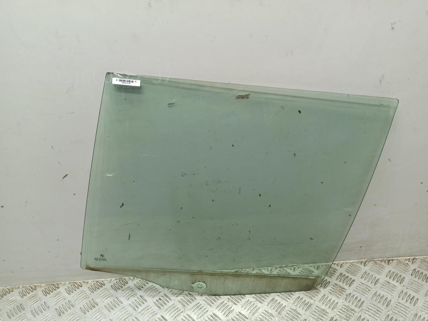Стекло двери задней левой