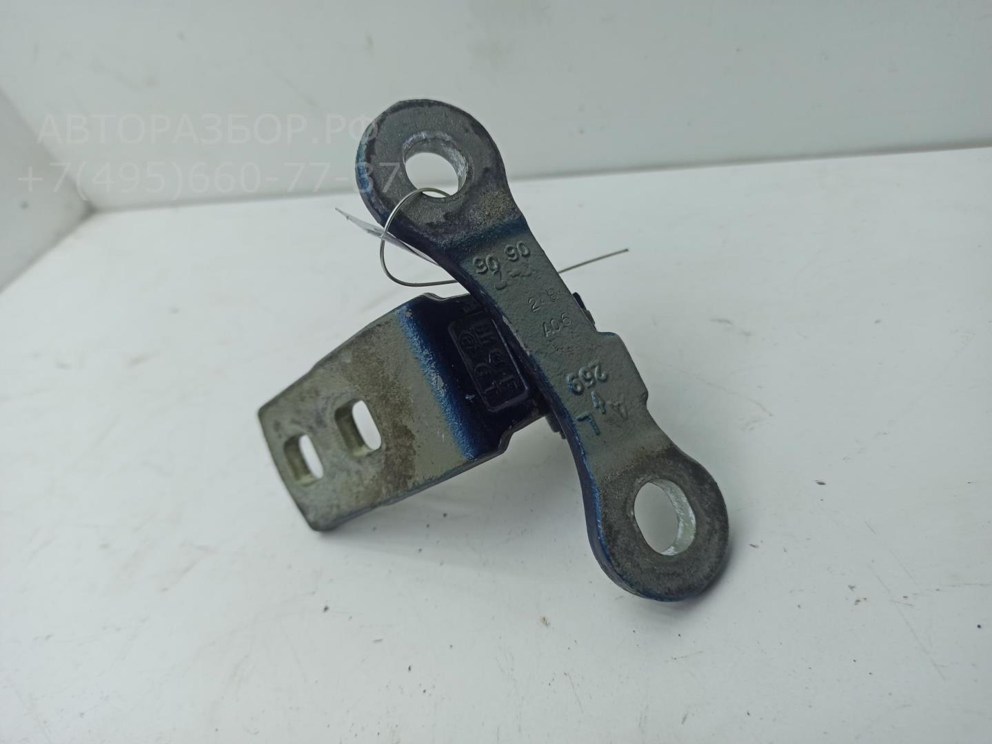 Петля двери