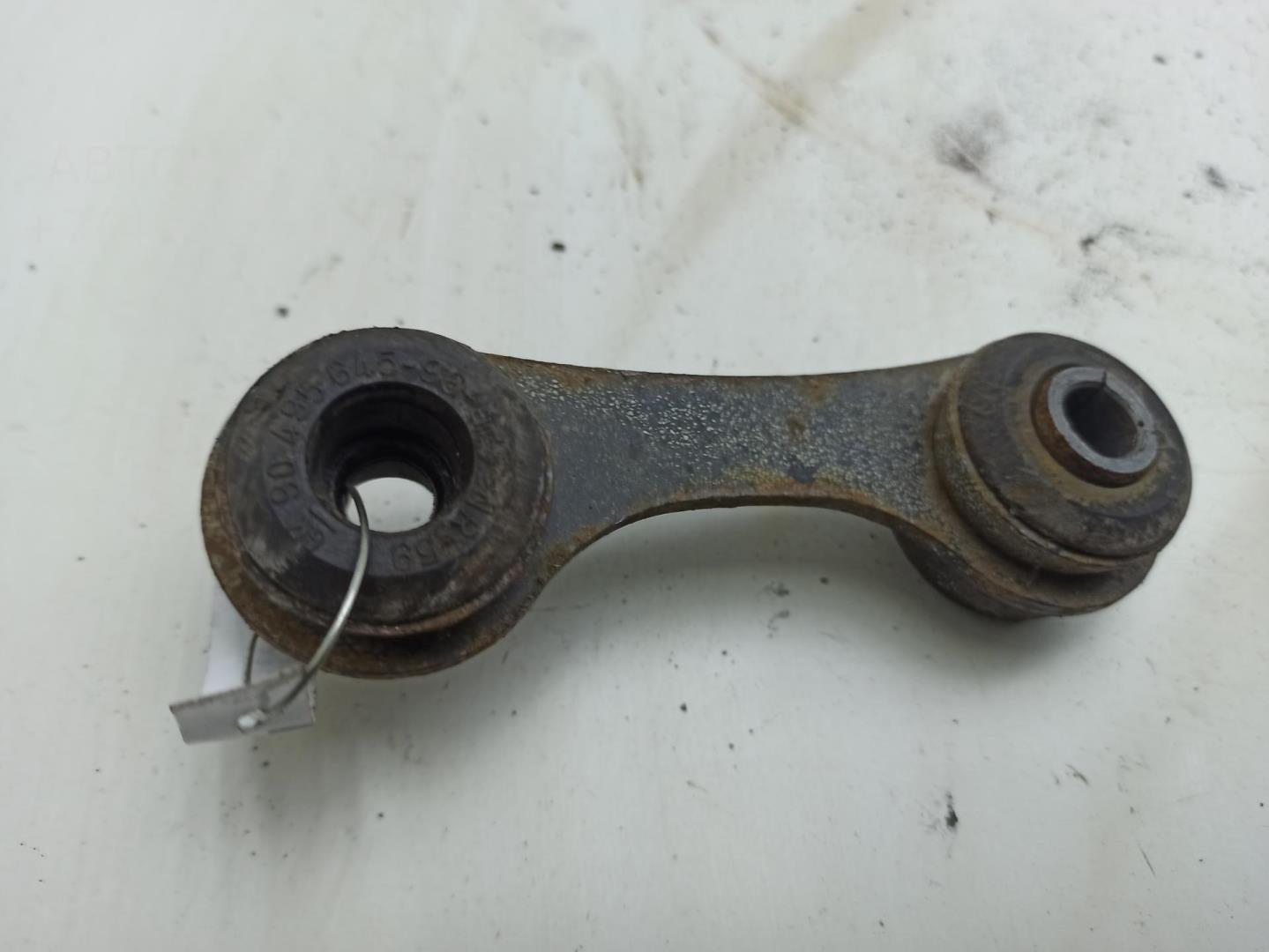 Стойка заднего стабилизатора