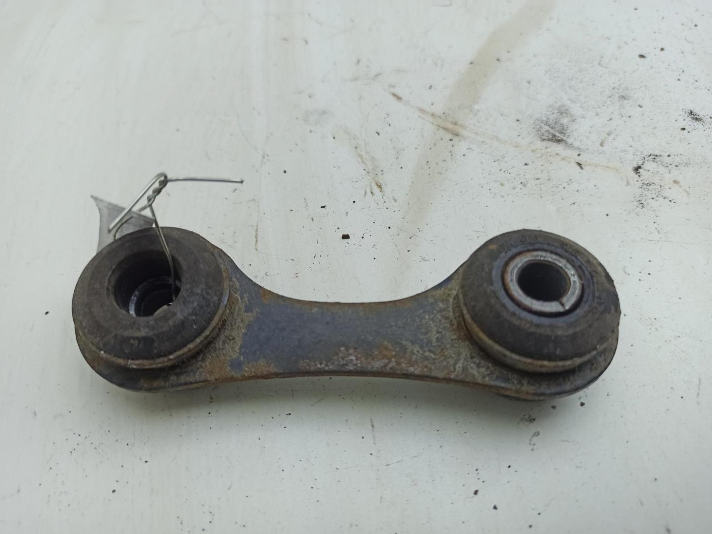 Стойка заднего стабилизатора