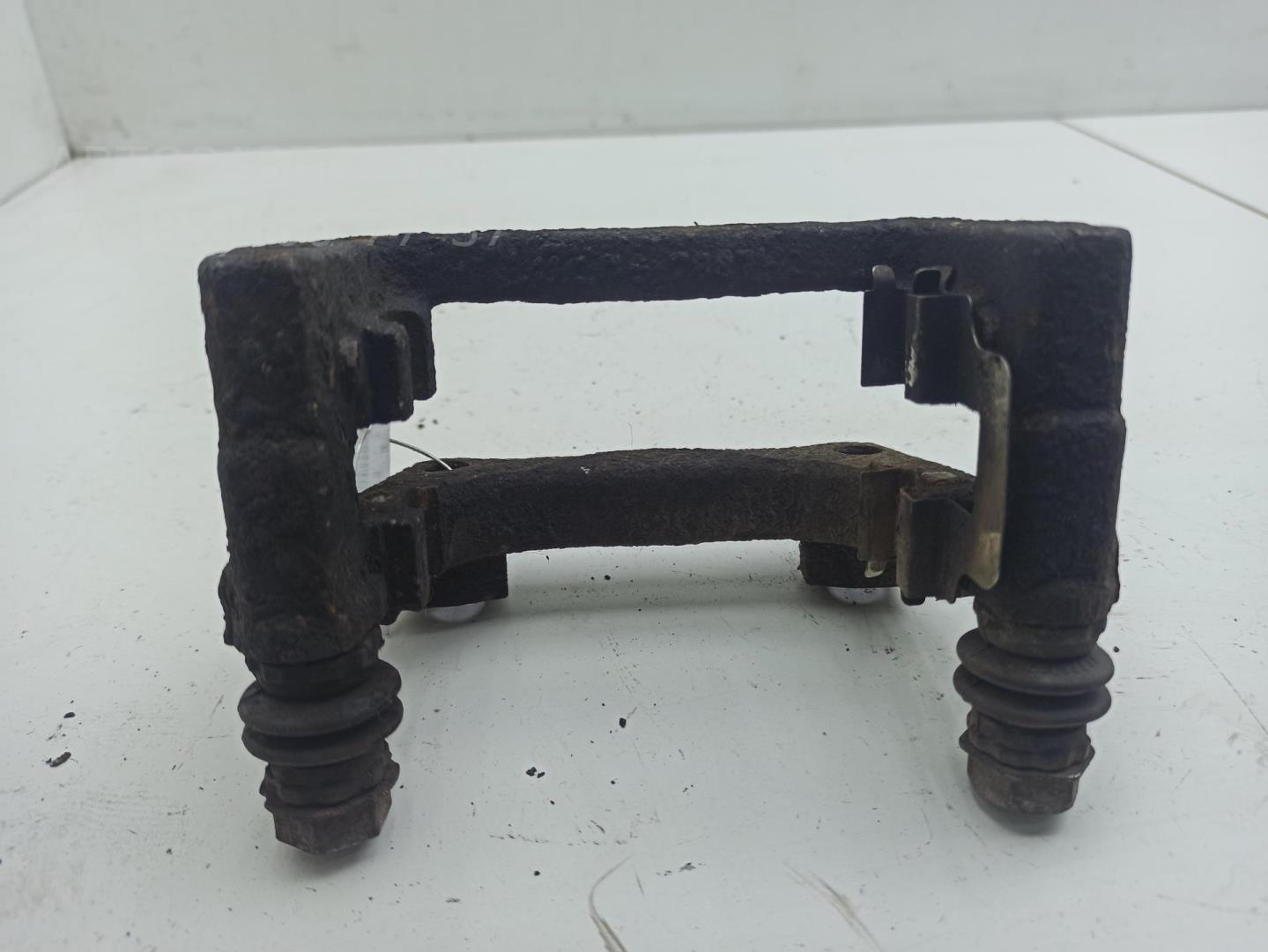 Скоба суппорта заднего