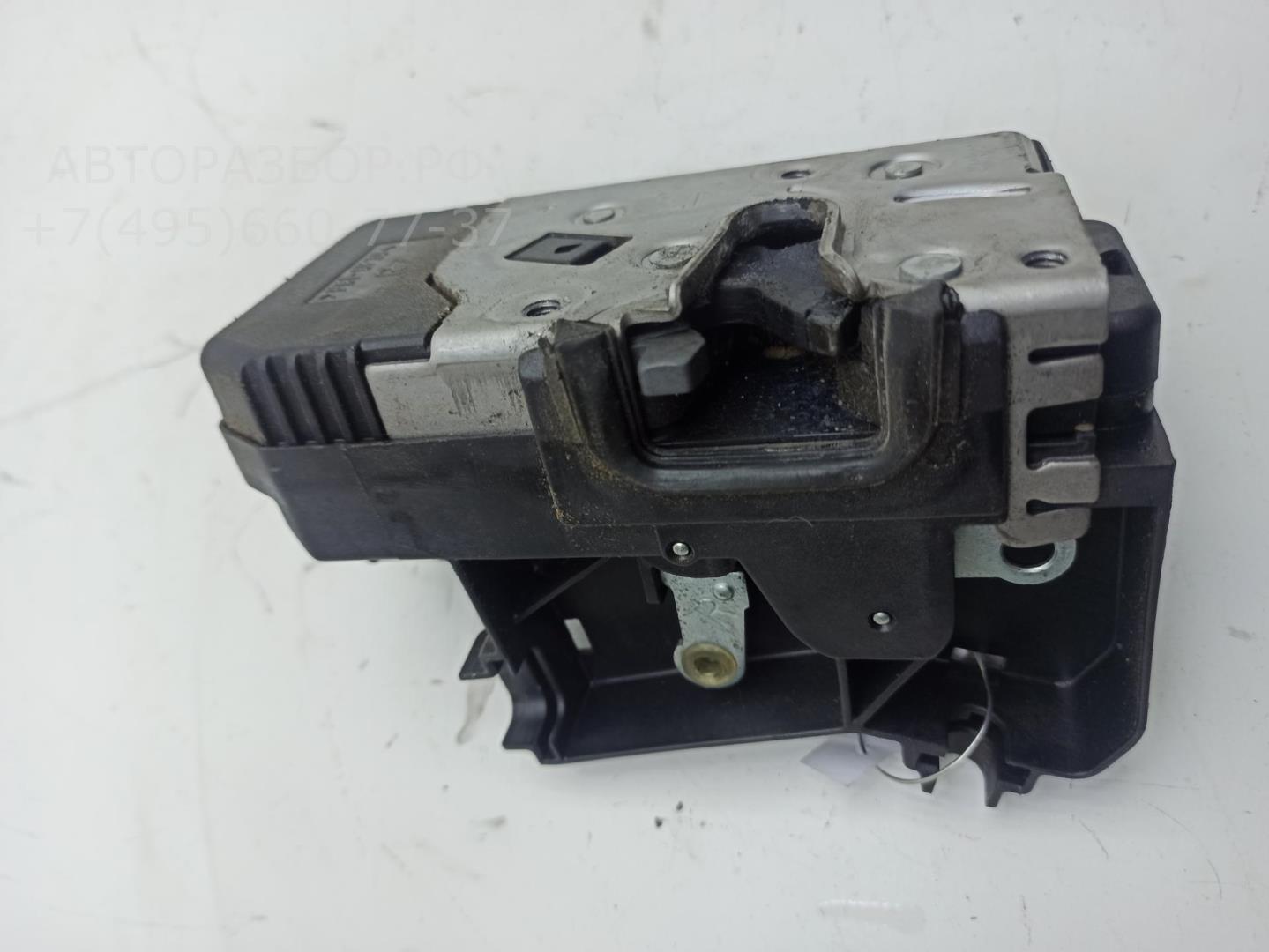 Замок двери передней правой