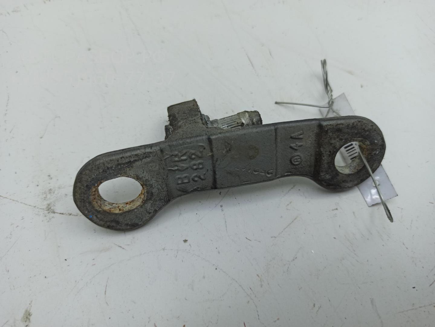 Петля двери