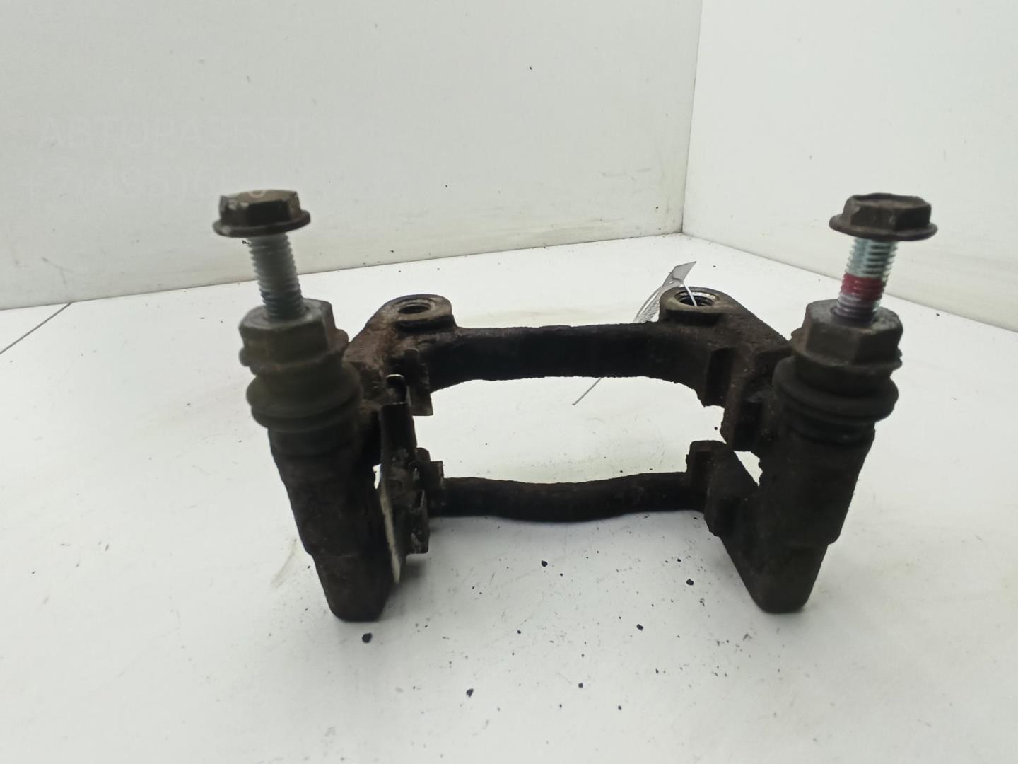 Скоба суппорта заднего