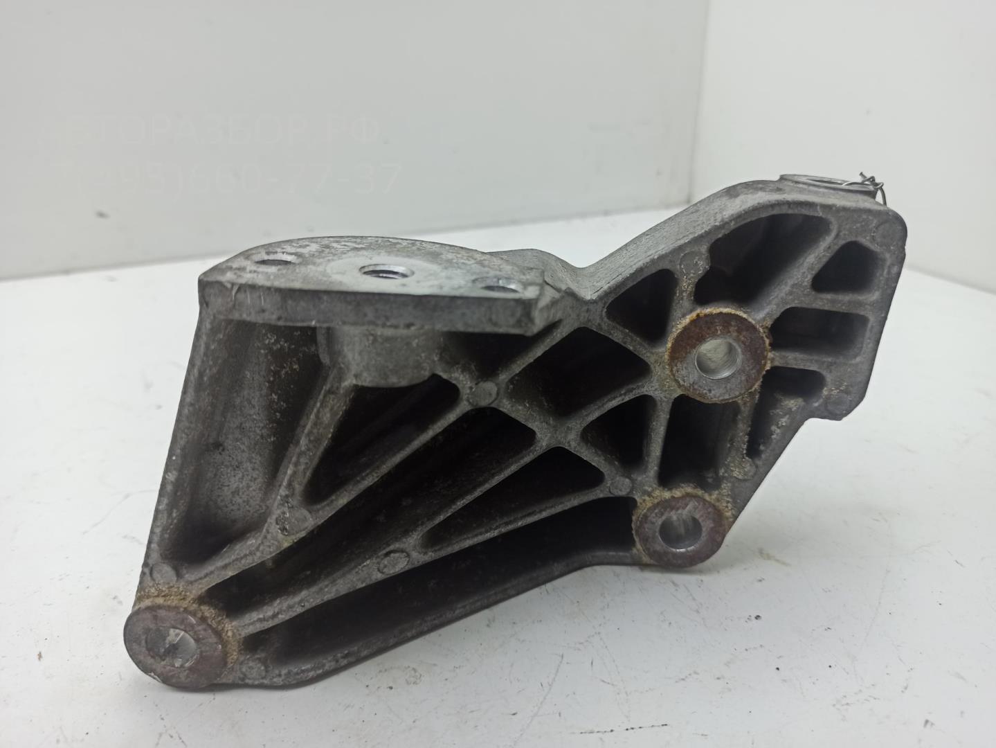 Кронштейн генератора