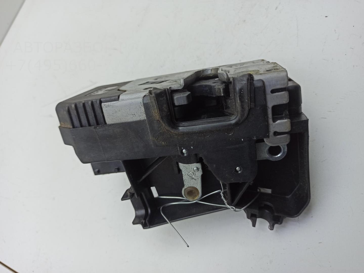 Замок двери передней правой