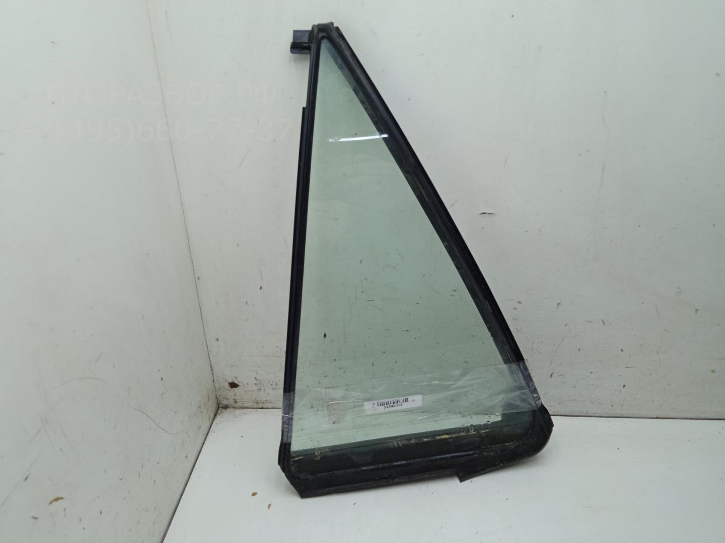 Стекло двери задней левой (форточка)