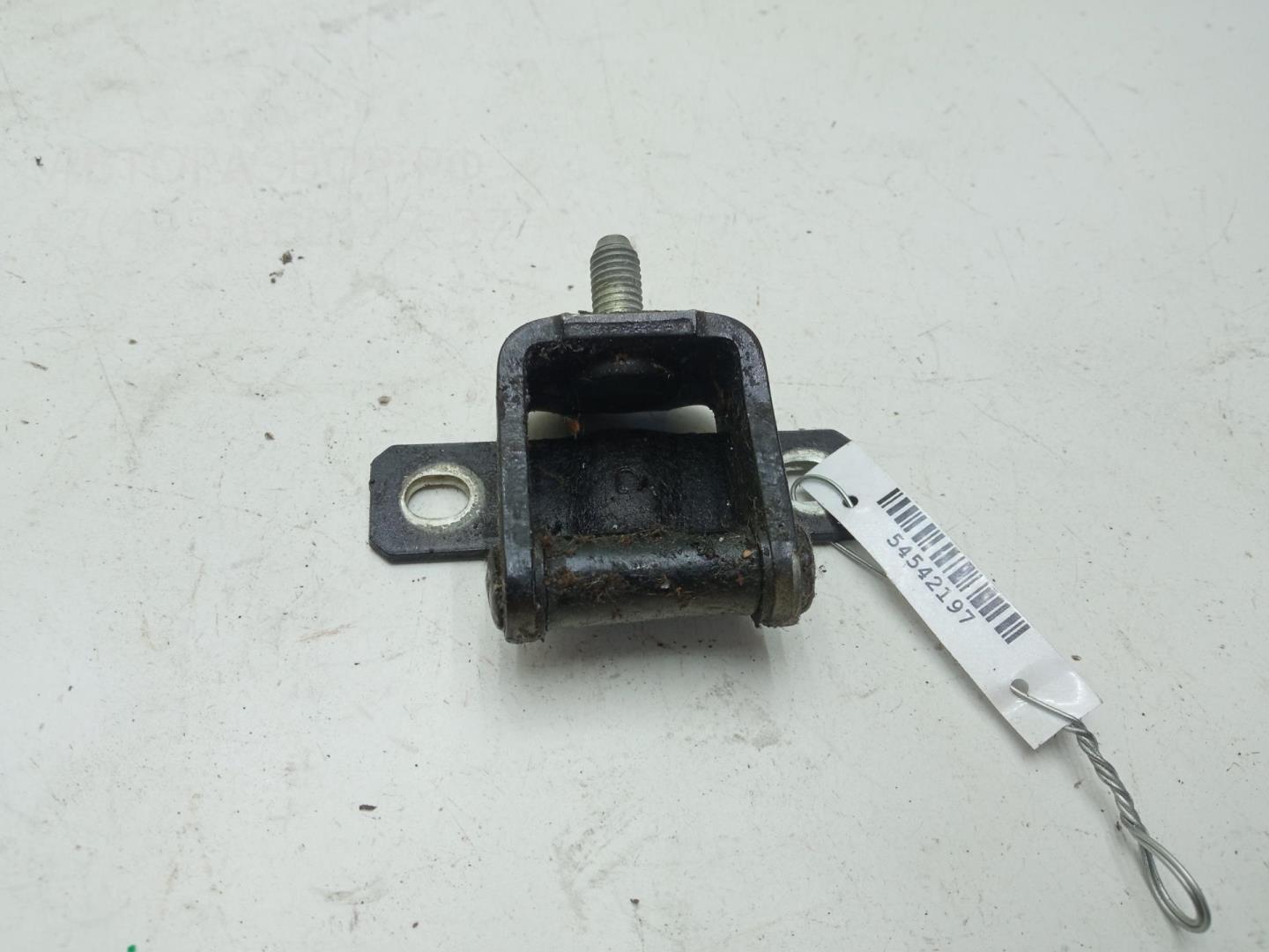 Петля крышки багажника