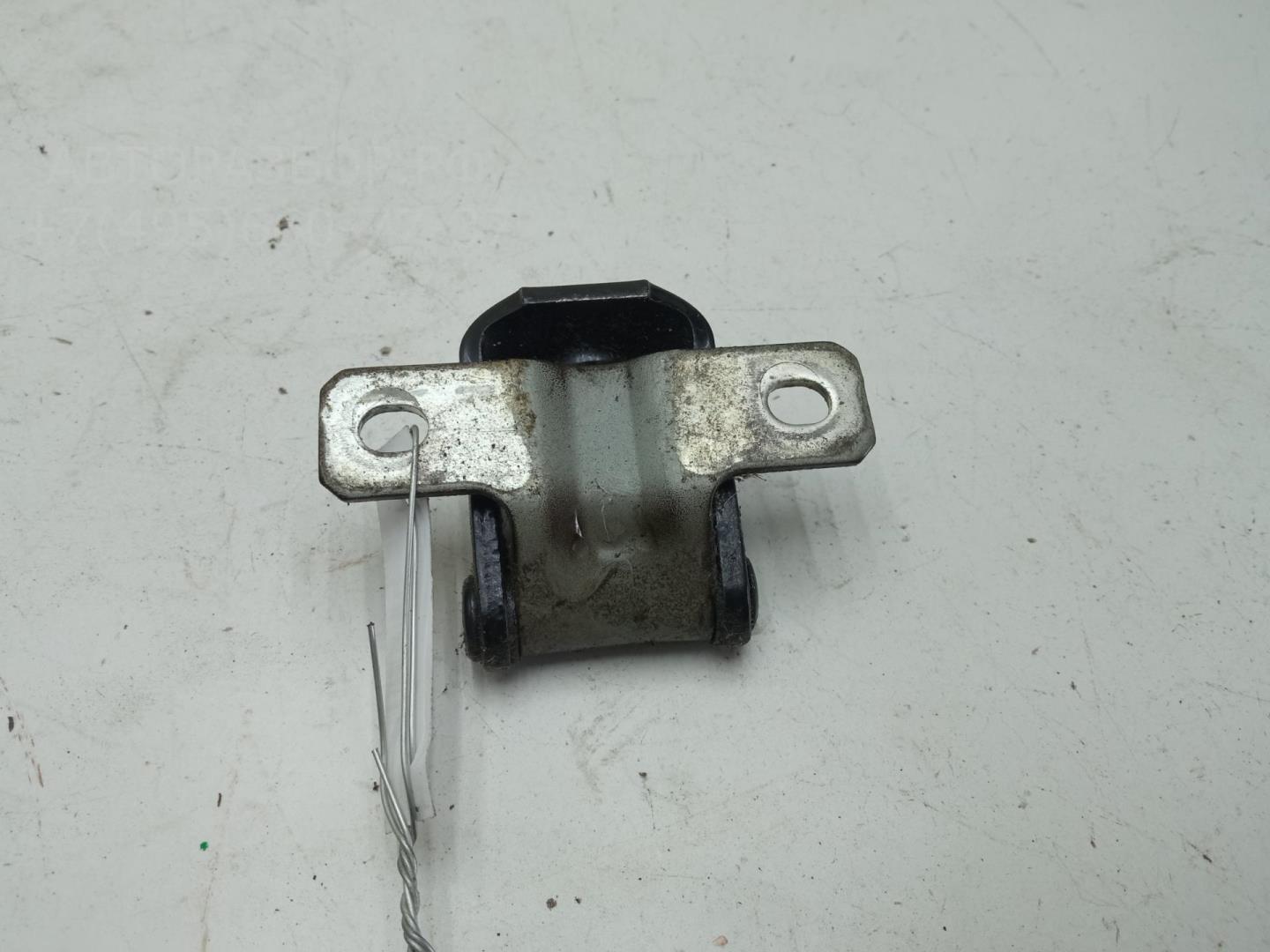 Петля крышки багажника