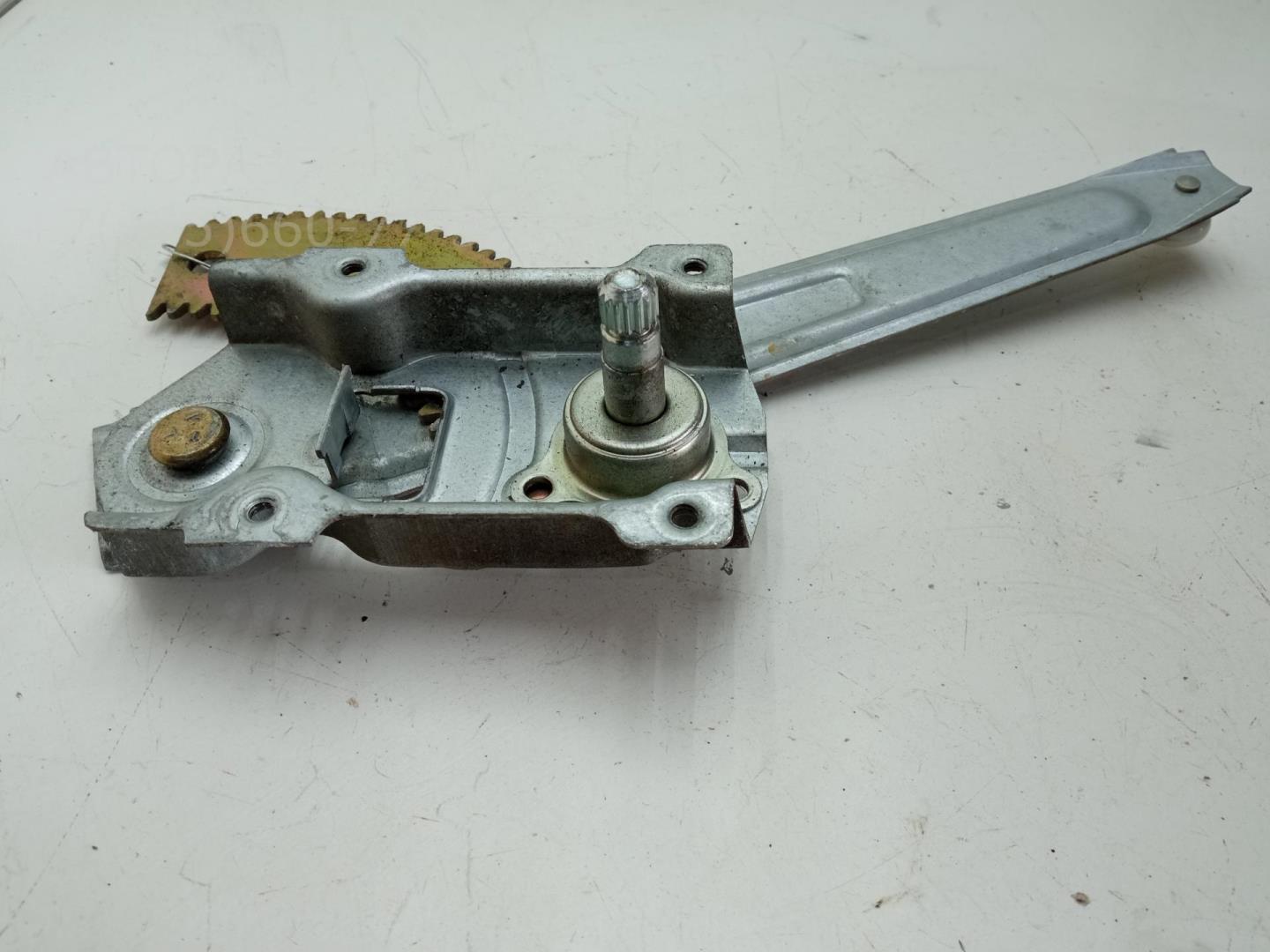 Стеклоподъемник механ. задний левый