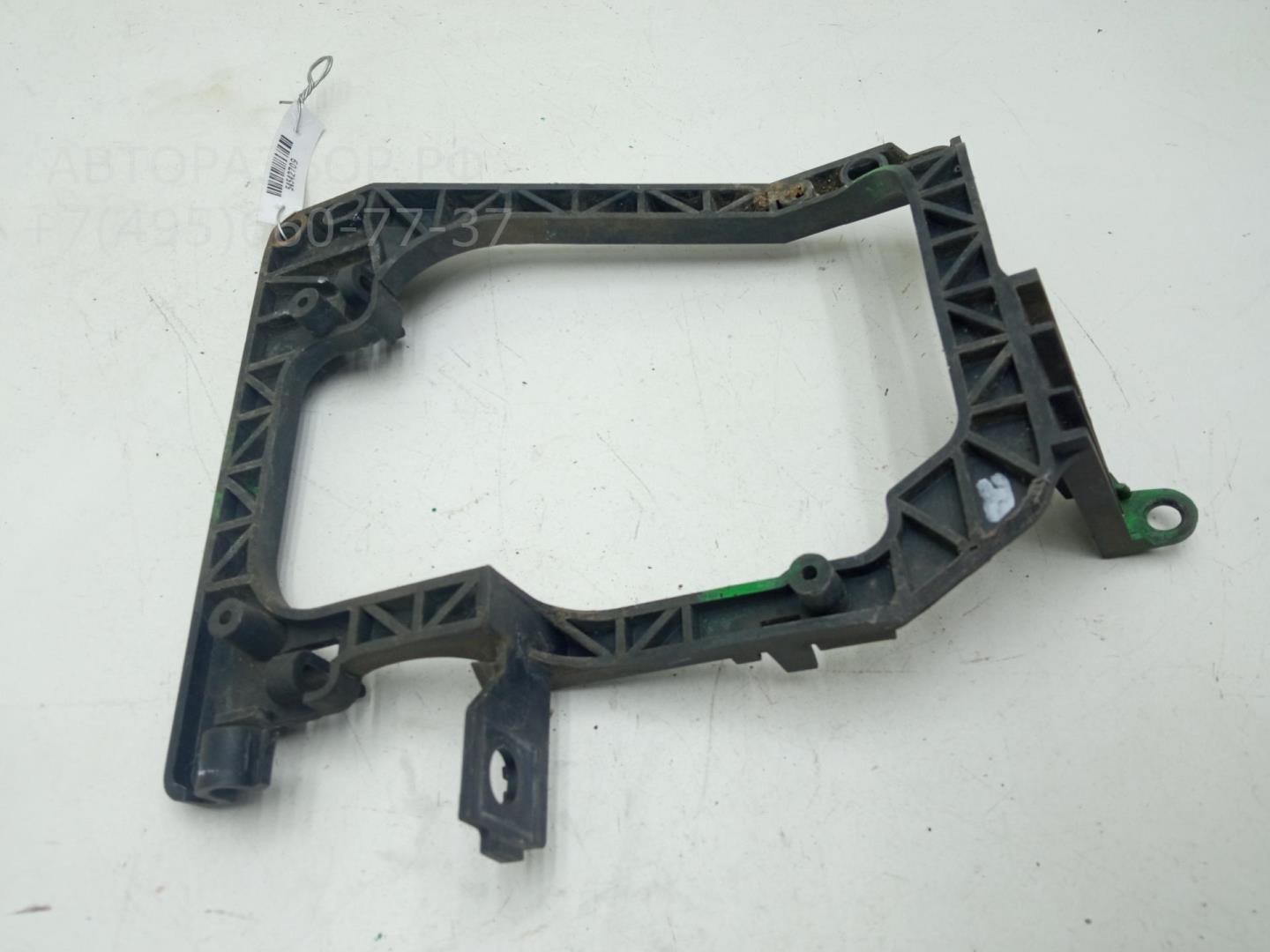 Кронштейн переднего бампера правый