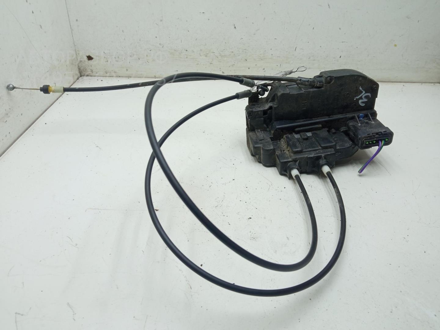 Замок двери задней левой