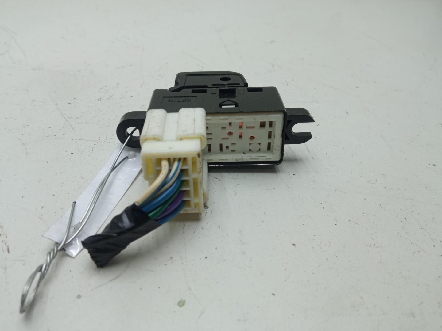 Кнопка стеклоподъемника