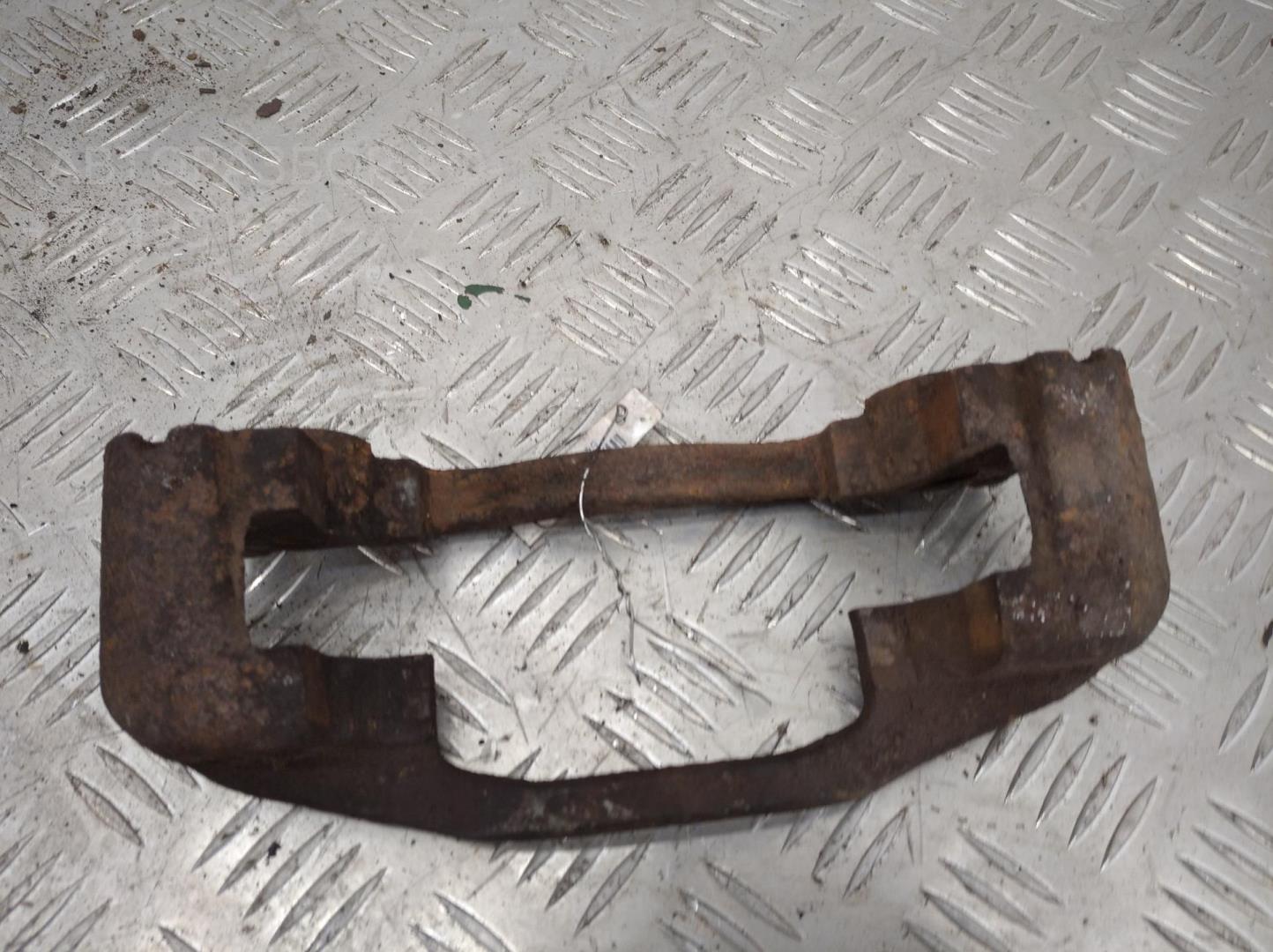 Скоба суппорта переднего