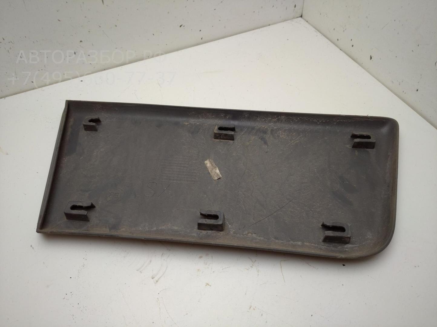 Молдинг двери передней левой