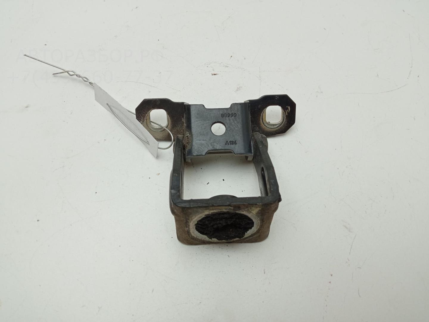 Петля крышки багажника