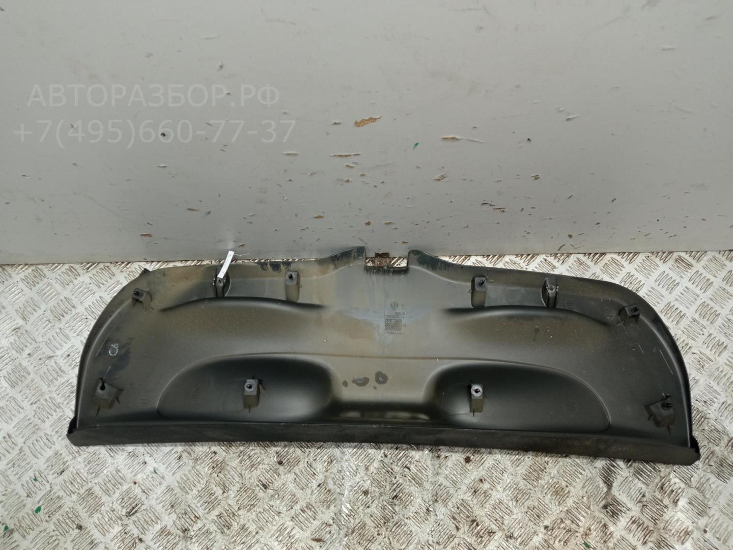 Обшивка крышки багажника