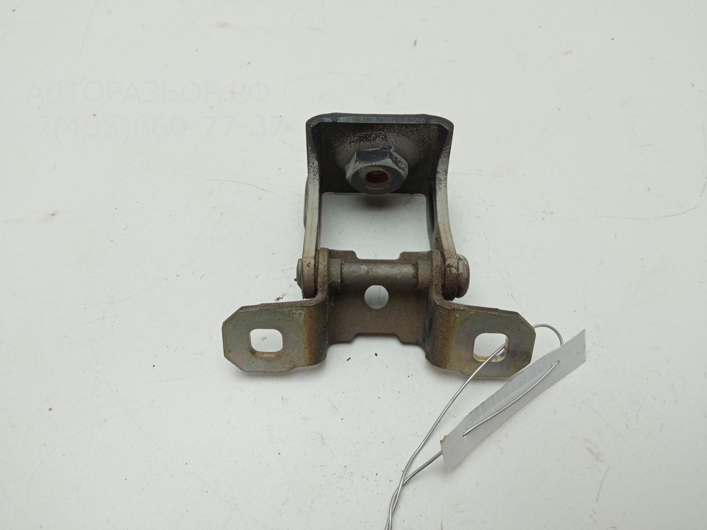 Петля крышки багажника