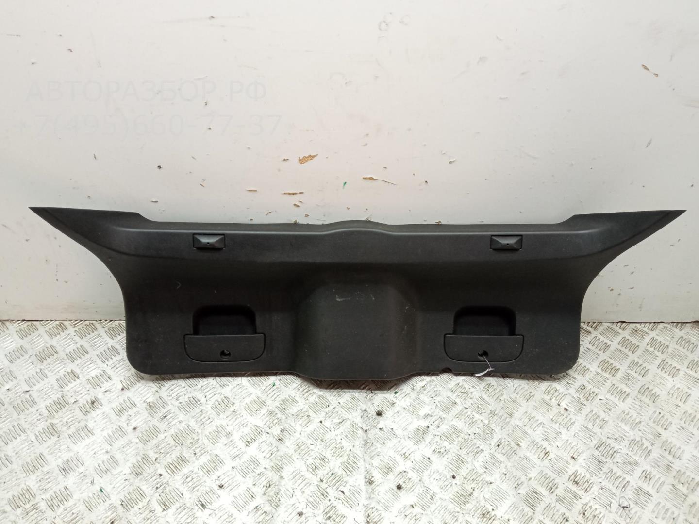 Обшивка крышки багажника