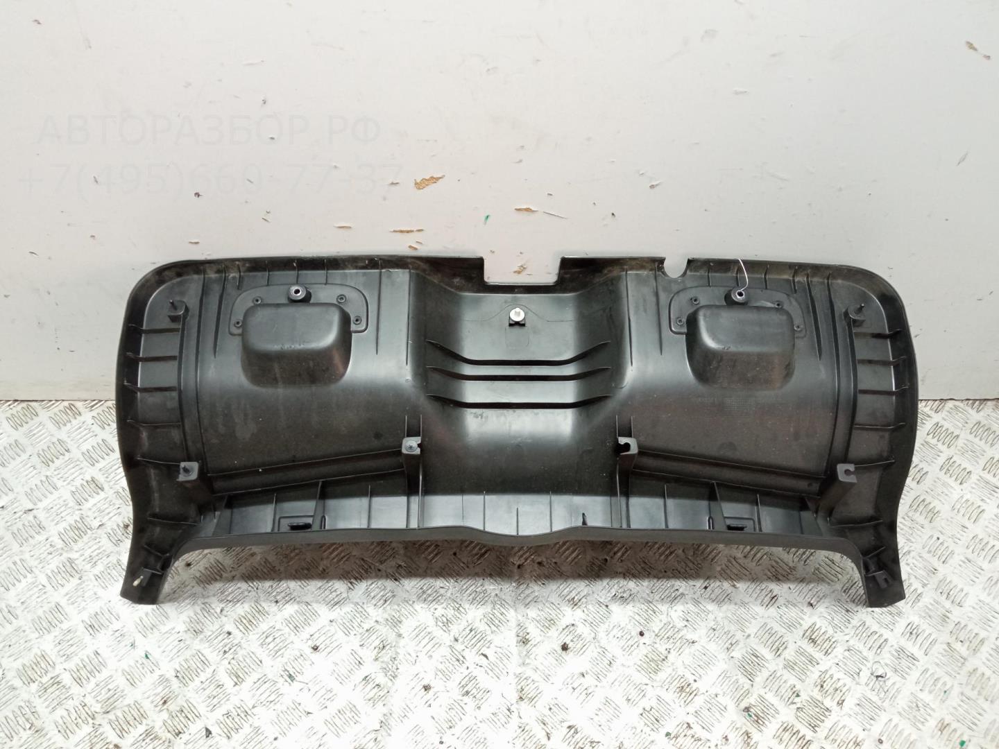 Обшивка крышки багажника