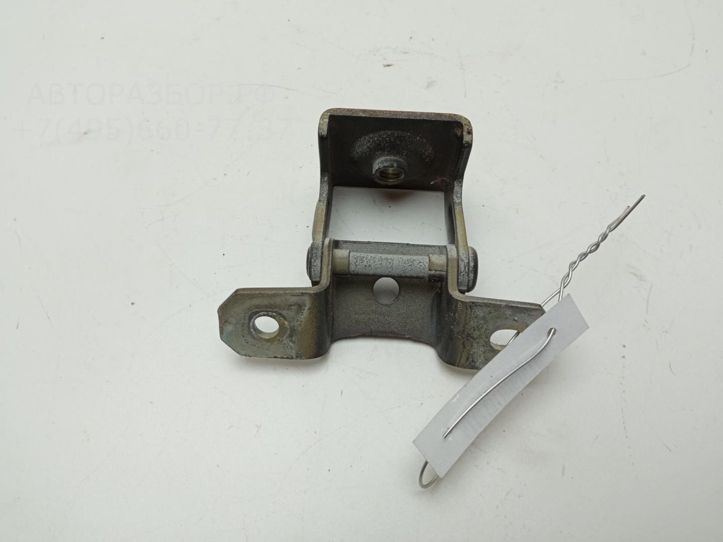 Петля крышки багажника