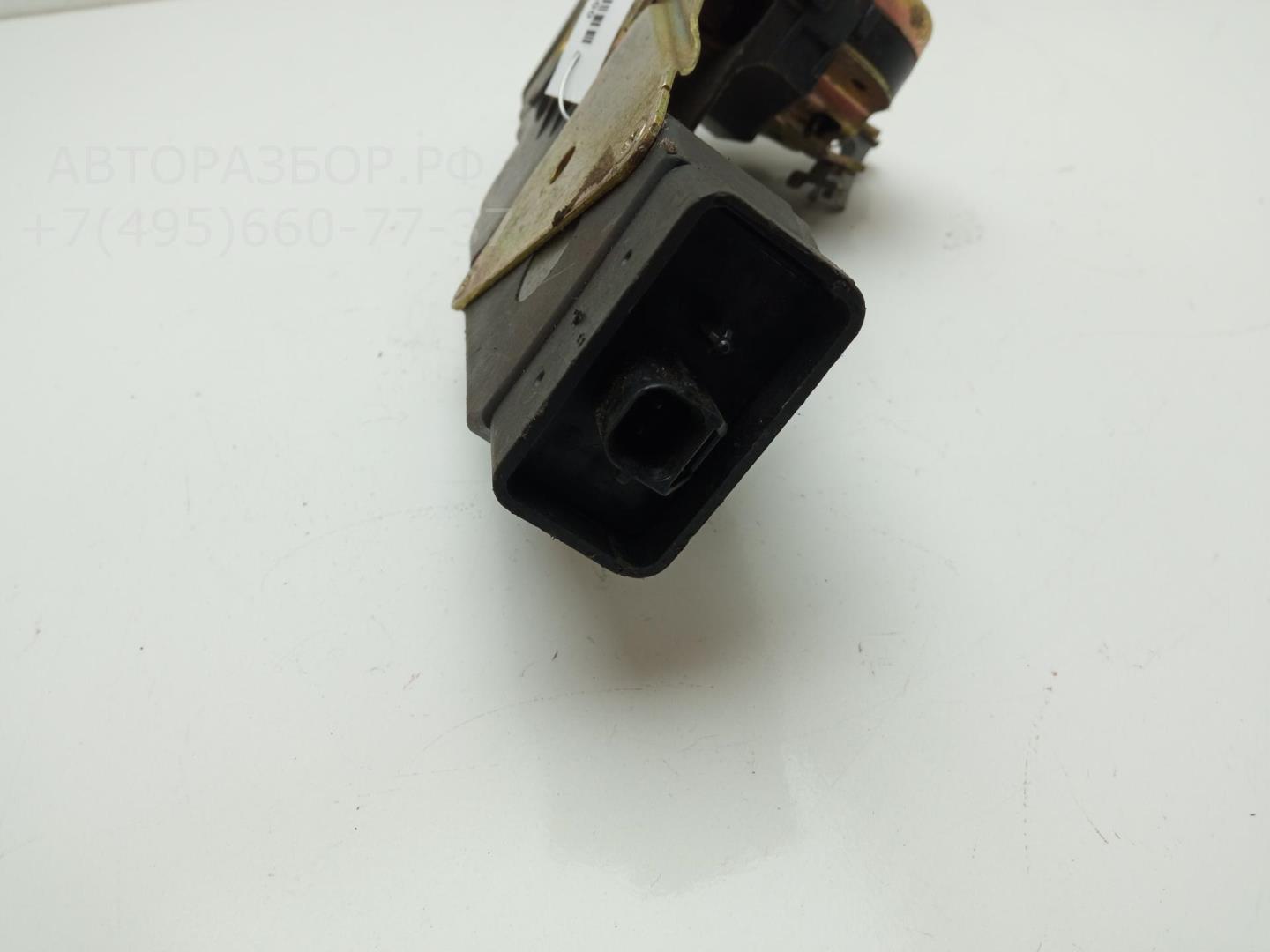 Замок двери передней правой