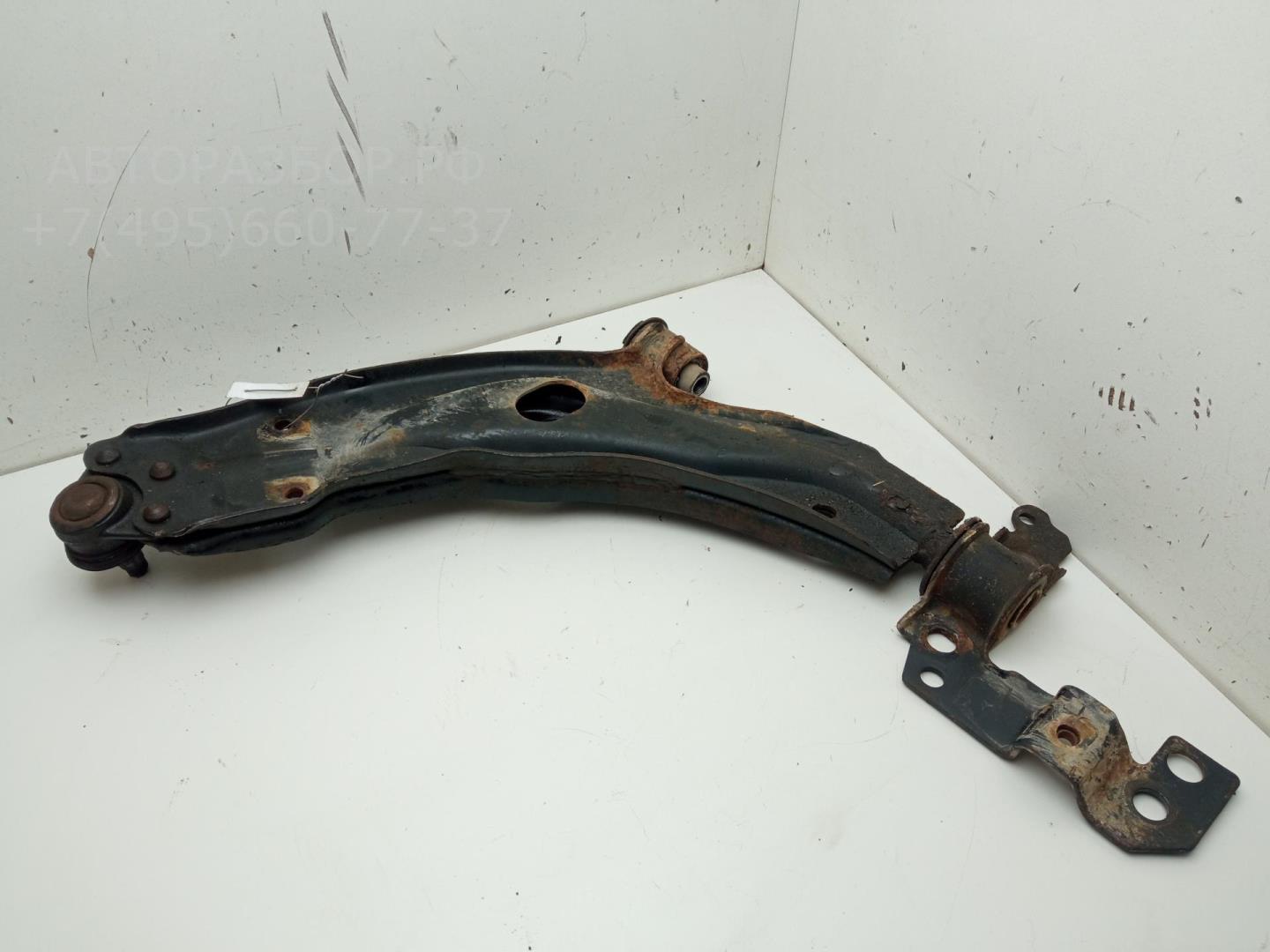 Рычаг передний правый