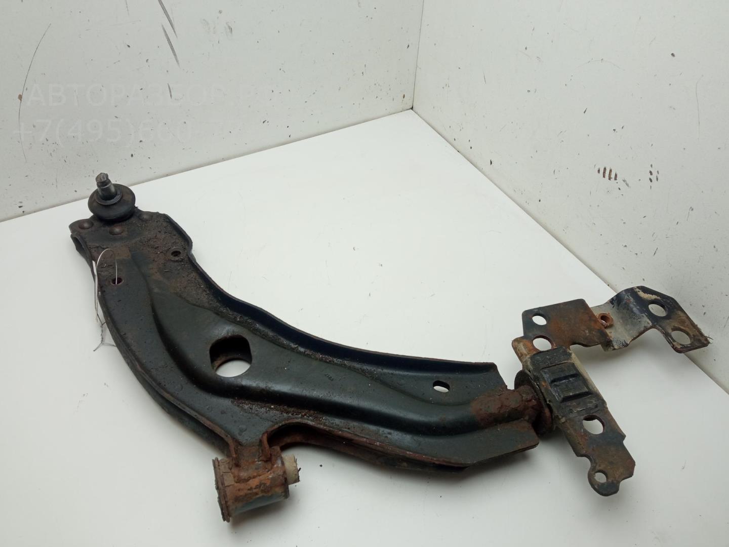 Рычаг передний правый