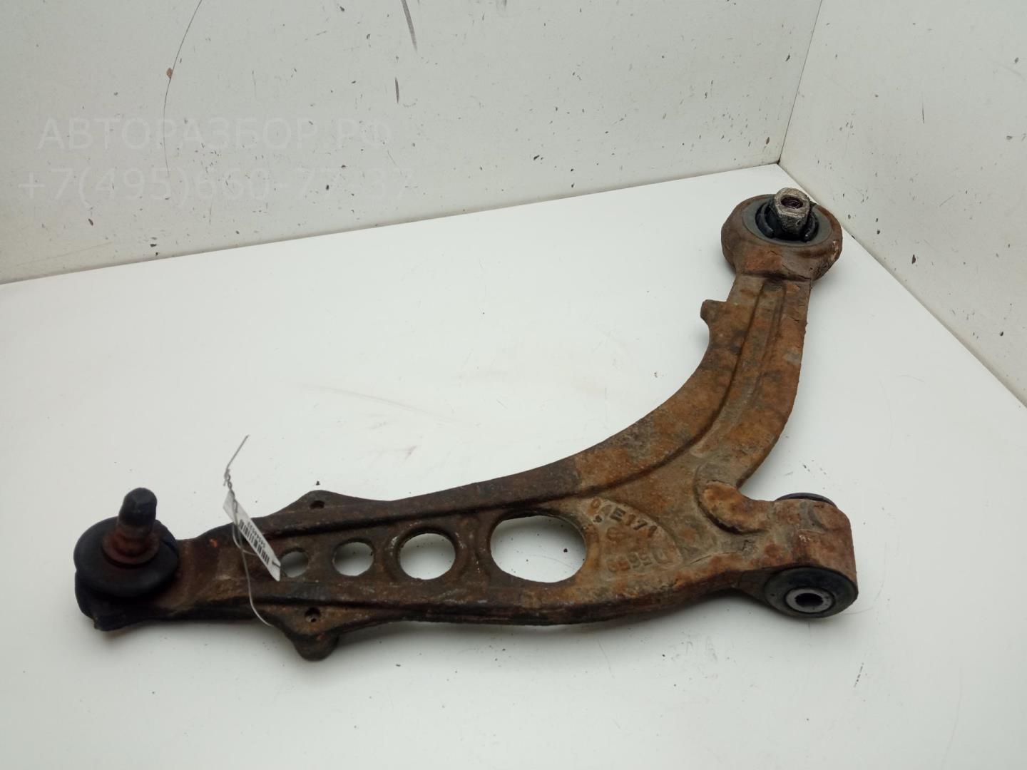 Рычаг передний правый