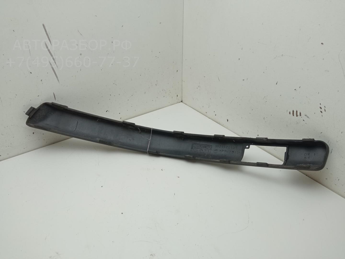 Молдинг переднего бампера правый