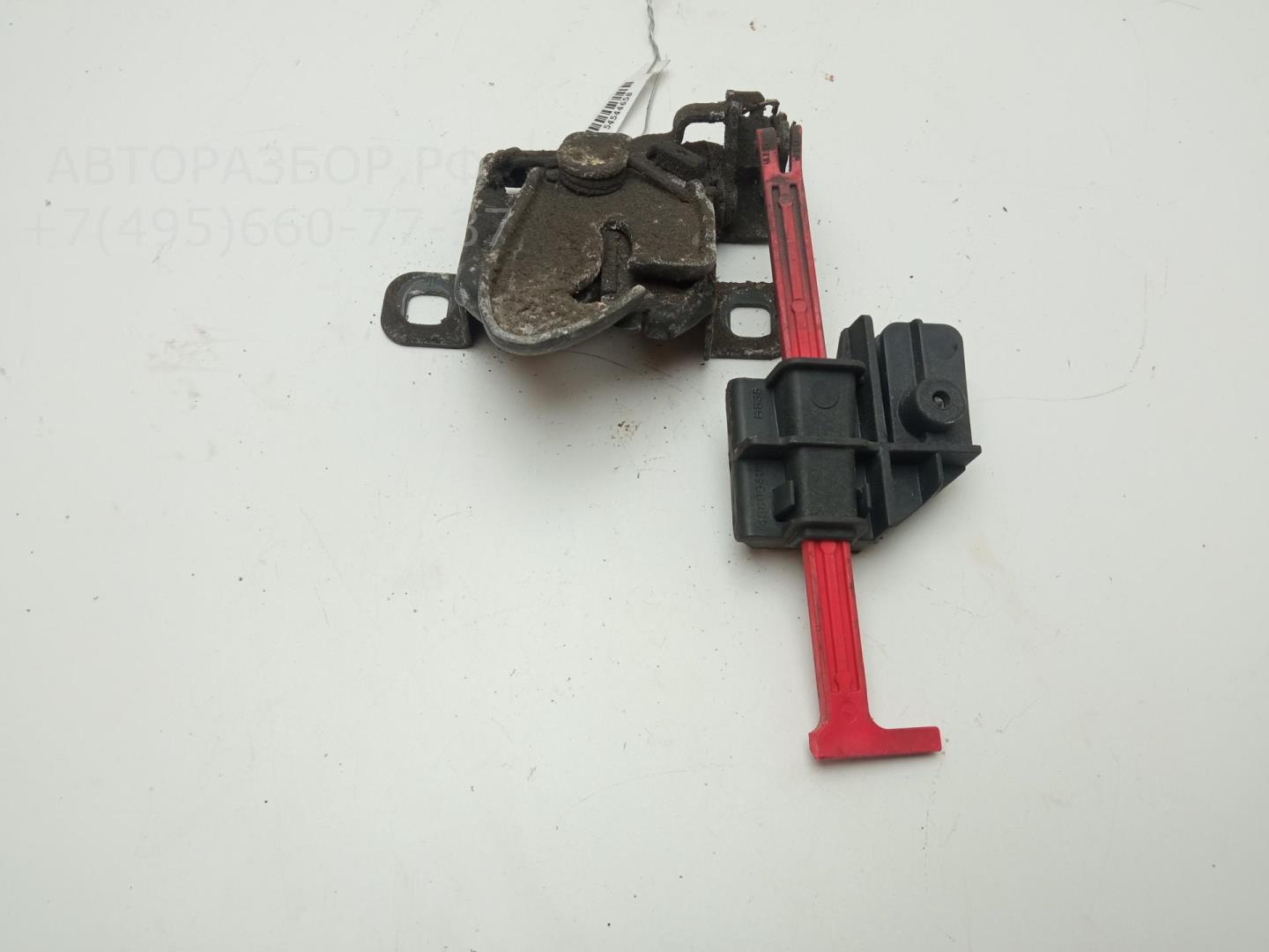 Замок капота