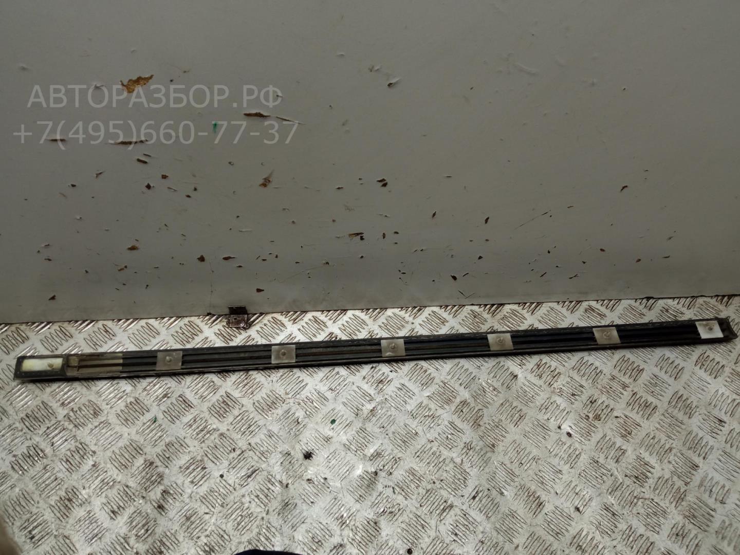 Накладка двери передней правой