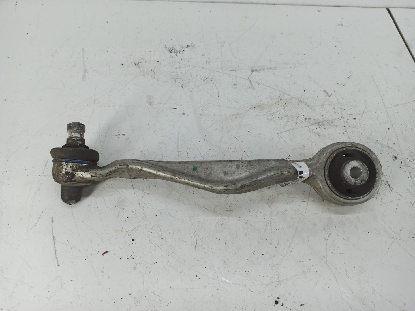 Рычаг передний правый