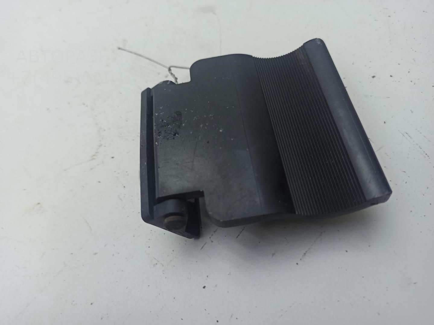 Замок капота