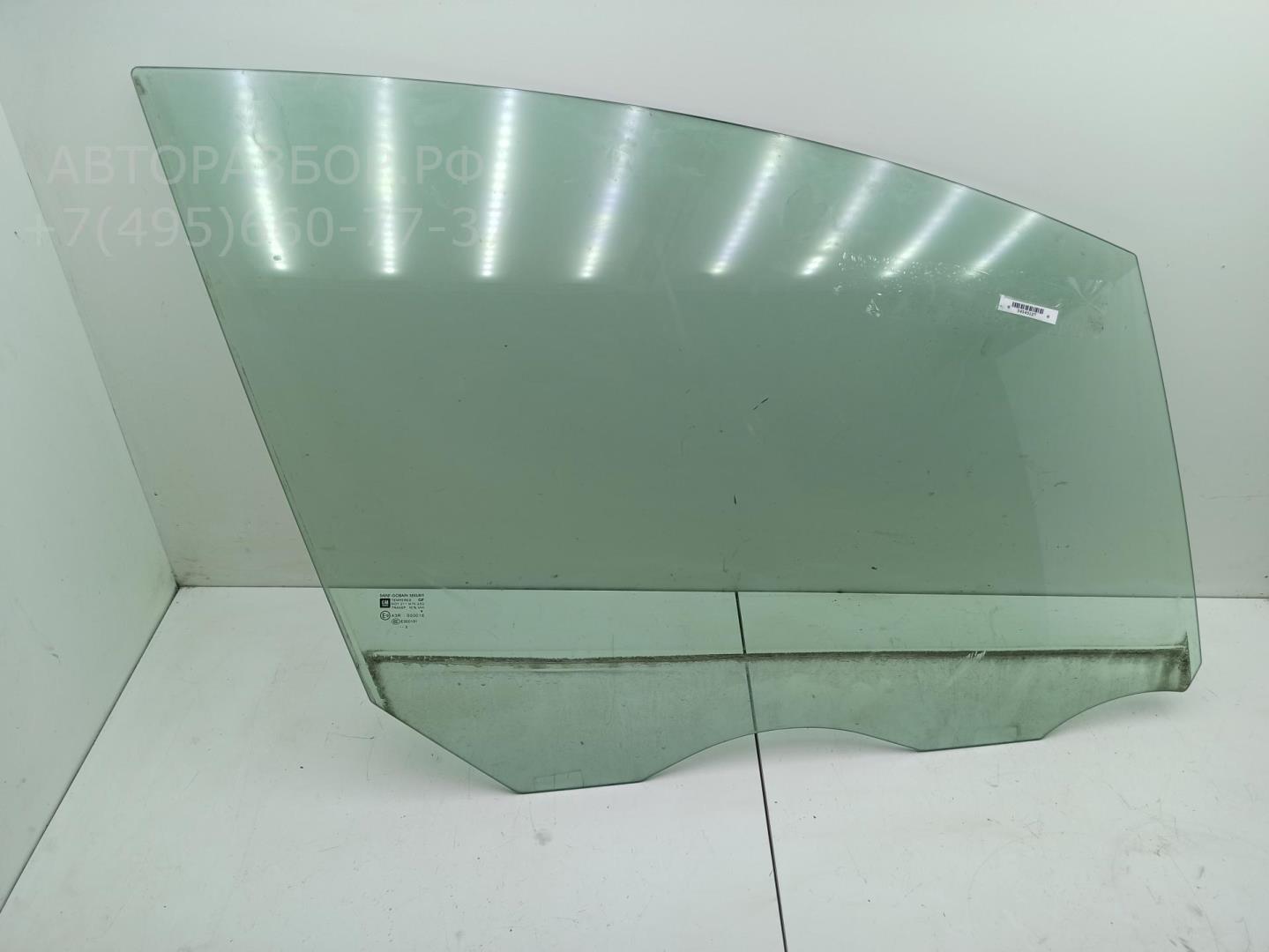 Стекло двери передней правой