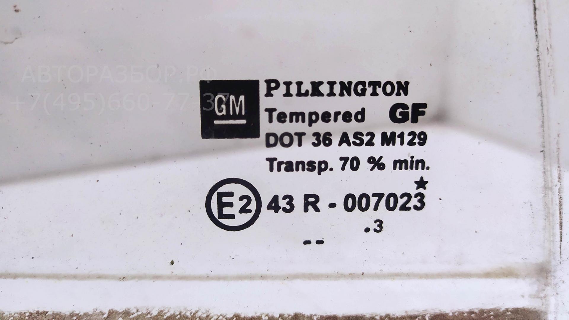 Стекло двери задней правой (форточка)