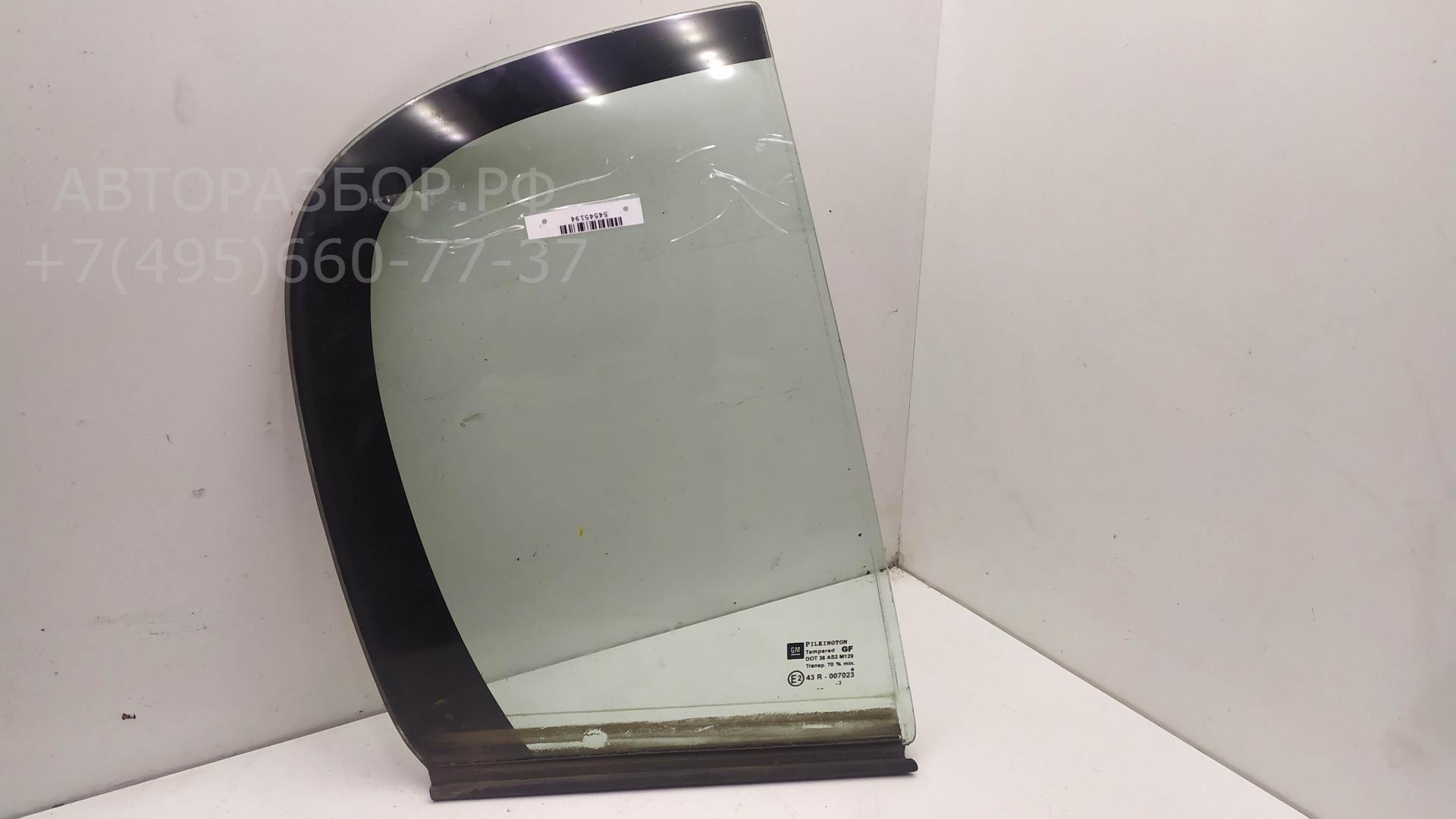 Стекло двери задней правой (форточка)