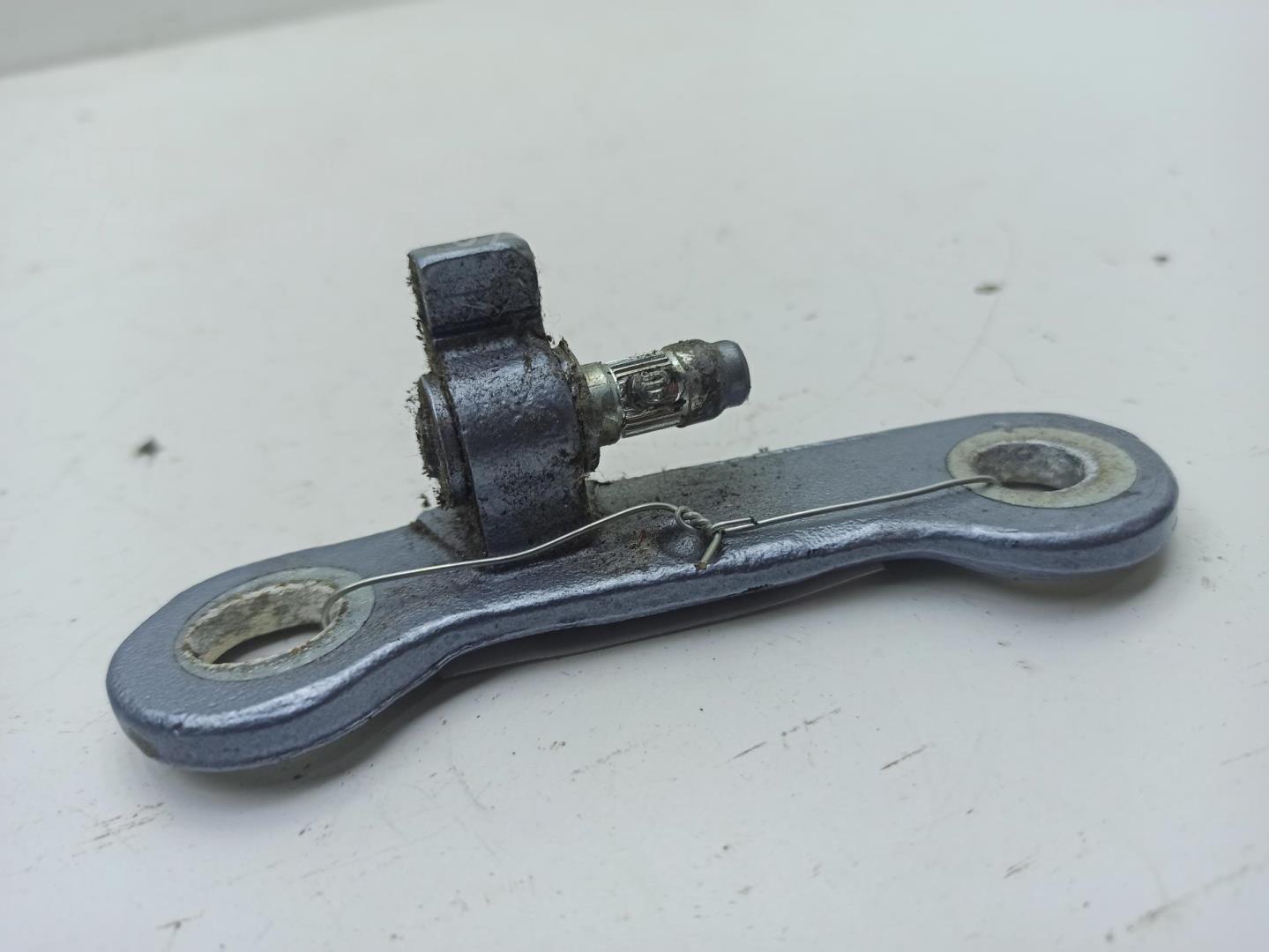 Петля двери