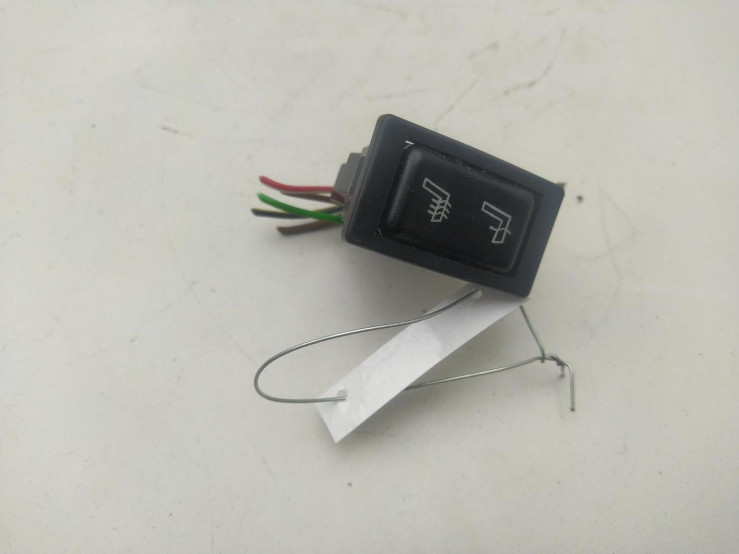 Кнопка обогрева сидений