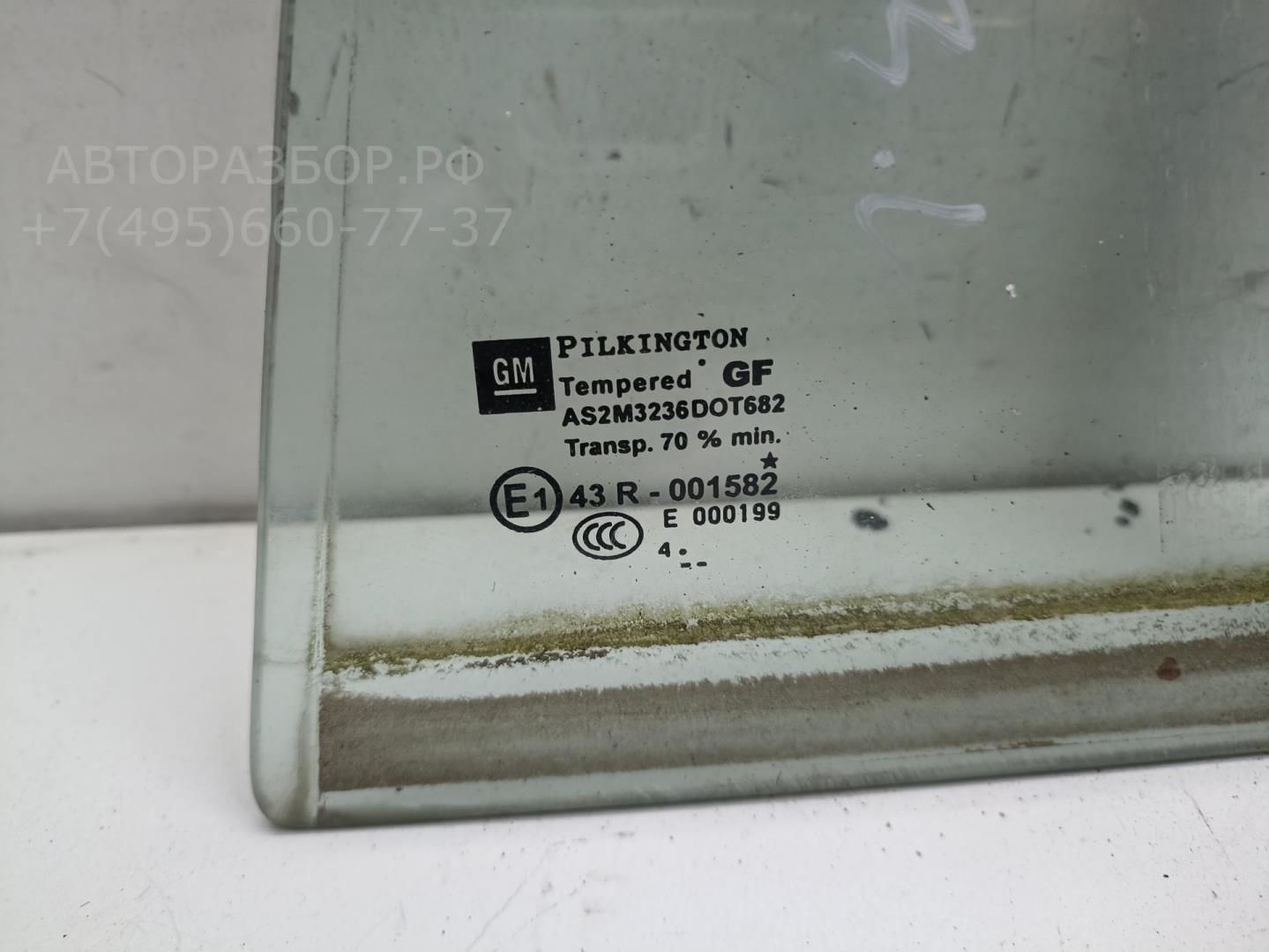 Стекло двери задней левой (форточка)